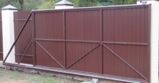 Купить откатные ворота из профнастила Ржев, цена от 1768 руб.