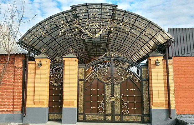 Купить или заказать ворота для дома с навесом - стильные и надежные решения для вашего участка в Ржеве от 42272 руб | Компания Титанзабор